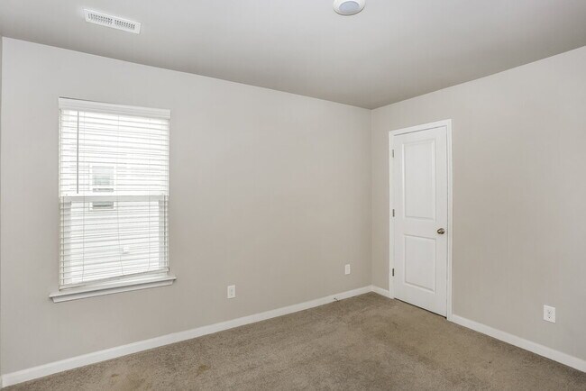 Building Photo - 204 Neal Dr