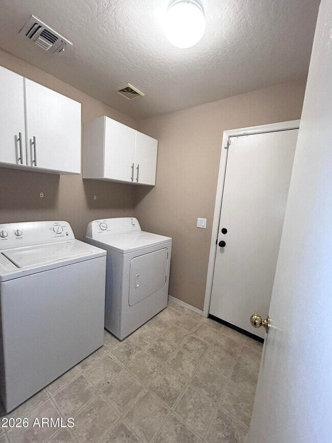 Building Photo - 3174 W Carlos Ln