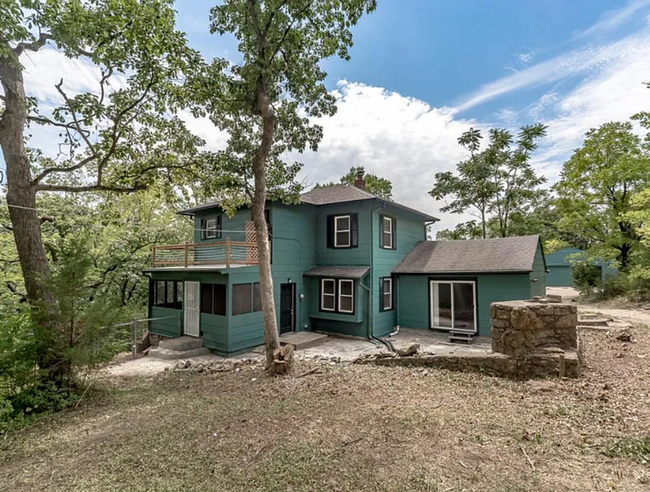 Primary Photo - 4BR/2BA Home for Privacy and Space Ready i...