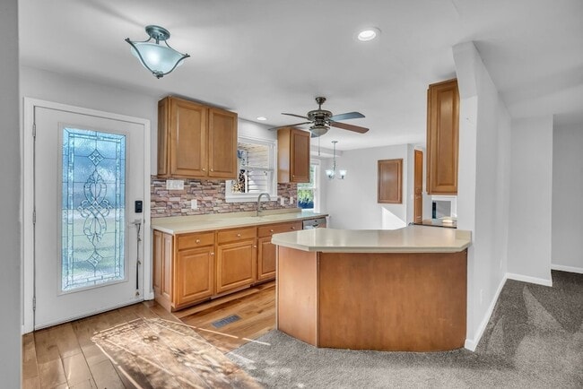 Building Photo - 1065 Lakeland Dr