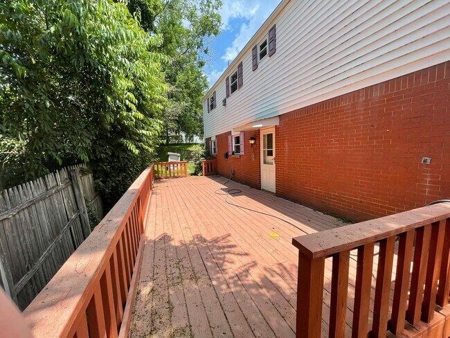 Building Photo - 112 Woodlawn Ave