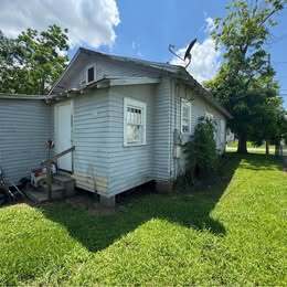 Building Photo - 705 6th St