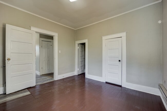 Building Photo - Freshly Updated 3 Bedroom Home