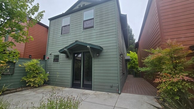 Building Photo - Newer 3-bedroom, two-story home located ju...