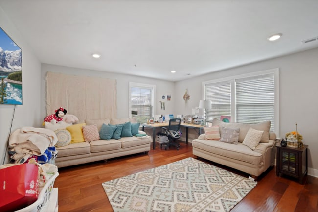 Building Photo - 503 Crown Park Ave