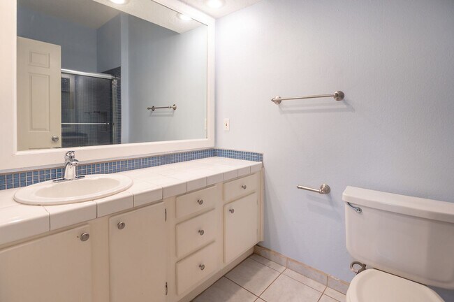 Building Photo - Second Floor, Corner Condo Unit - Move In Ready!