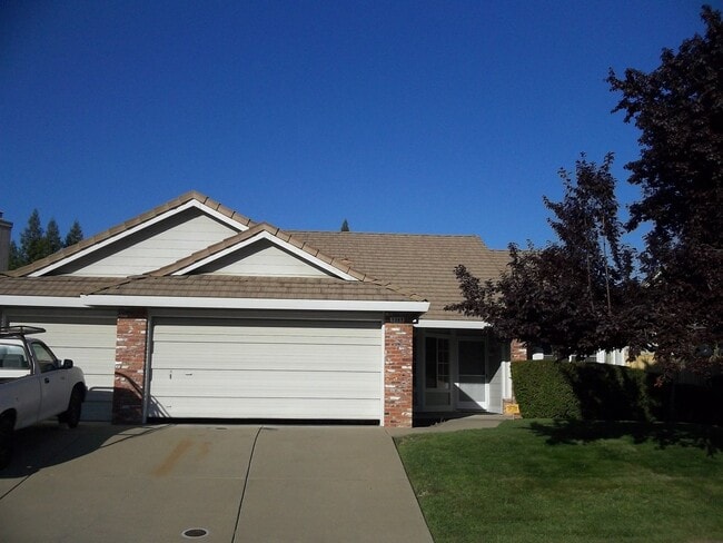 Primary Photo - Woodcreek Oaks area 4 bedroom.