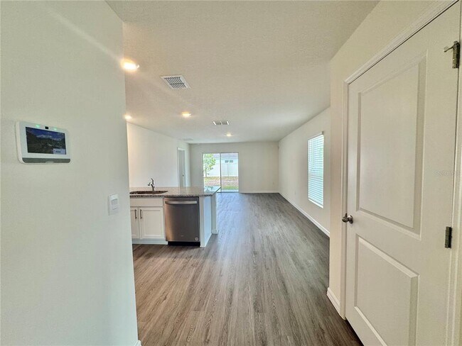 Building Photo - 36015 Sunflower Hl Dr