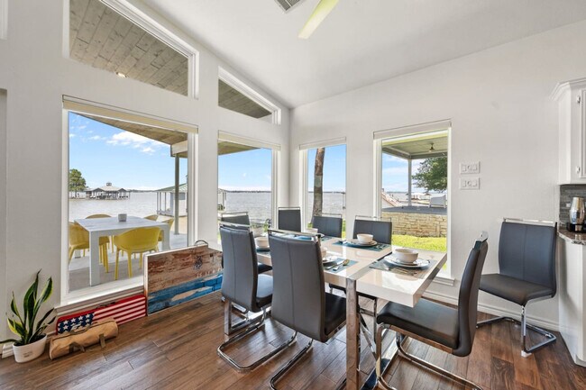 Building Photo - 1012 Chestnut Dr