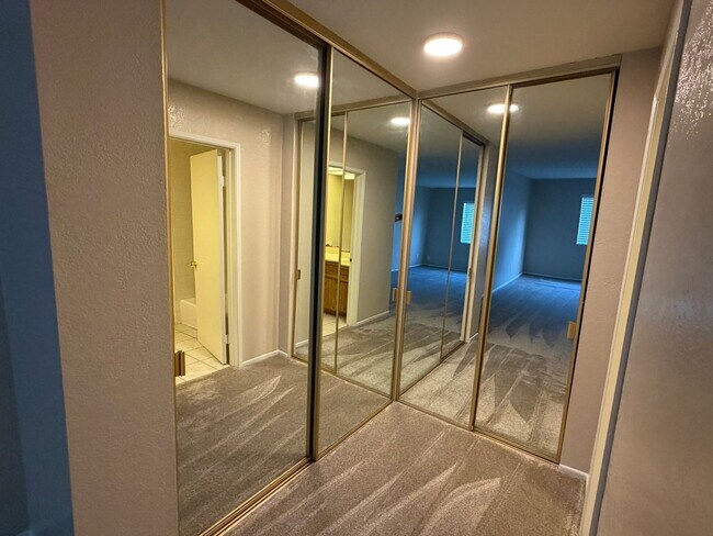 Building Photo - Spacious Condominium in Claremont School District! Ready for Immediate Move-in!!