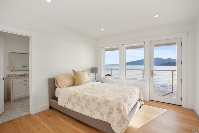Building Photo - 386 Greenwood Beach Rd