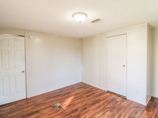 Building Photo - Great Location in Pulaski, TN