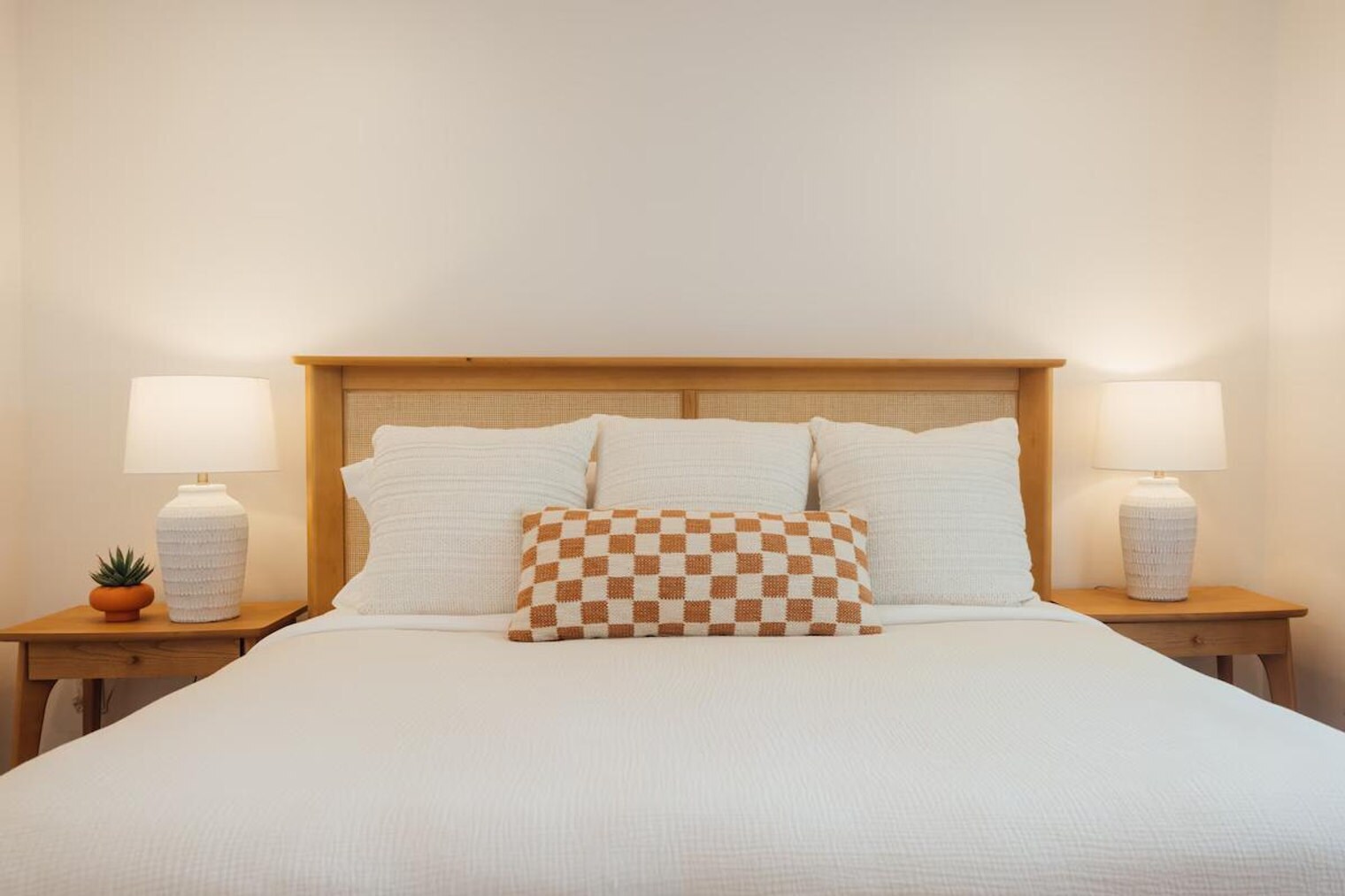 Building Photo - 4883 Hillside Dr