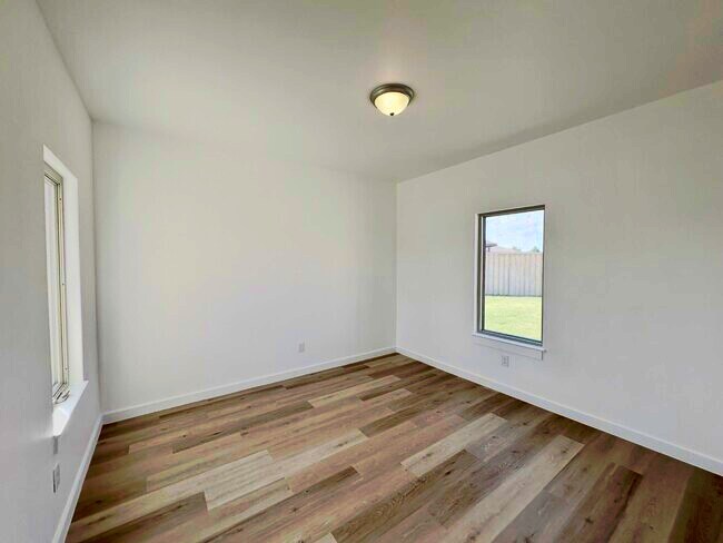 Building Photo - 4912 Jarvis St