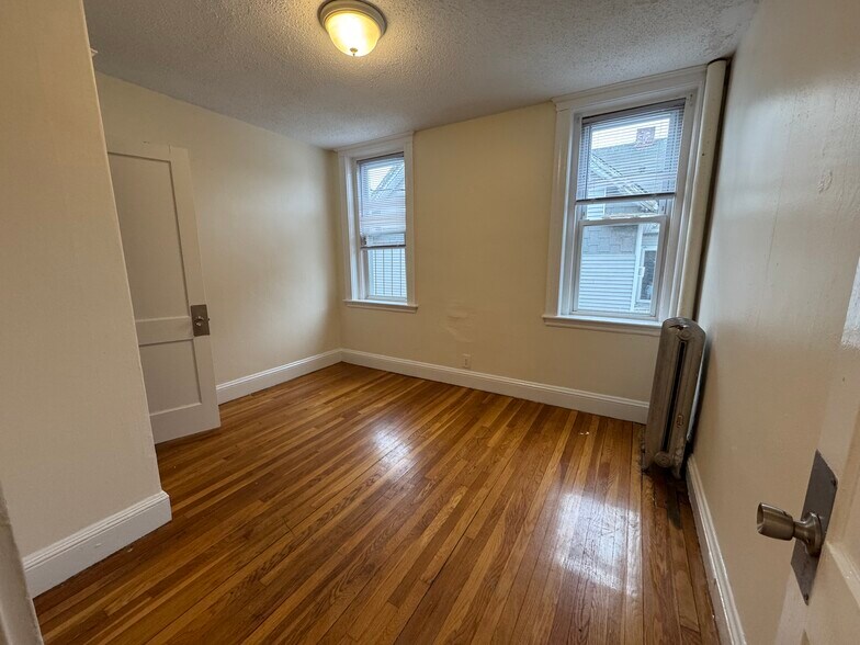 Building Photo - 5 Barrows St