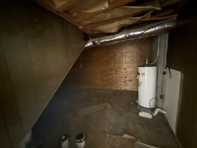 Building Photo - 2bed/2bath with Bonus room and garage! 2600B Dixon Drive, Nashville!