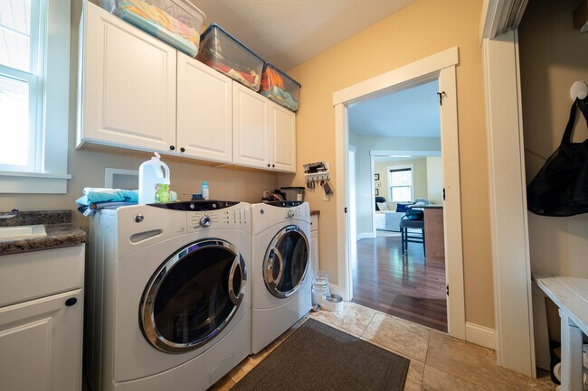 Building Photo - 15615 Dunberry Way