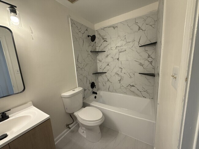 Building Photo - 5537 Lynbrook Lndg