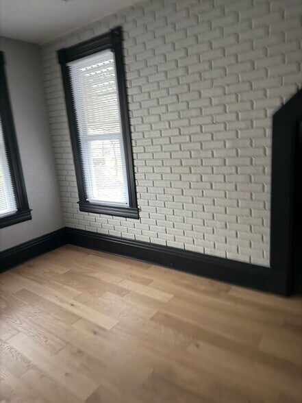 Building Photo - 517 Livingston