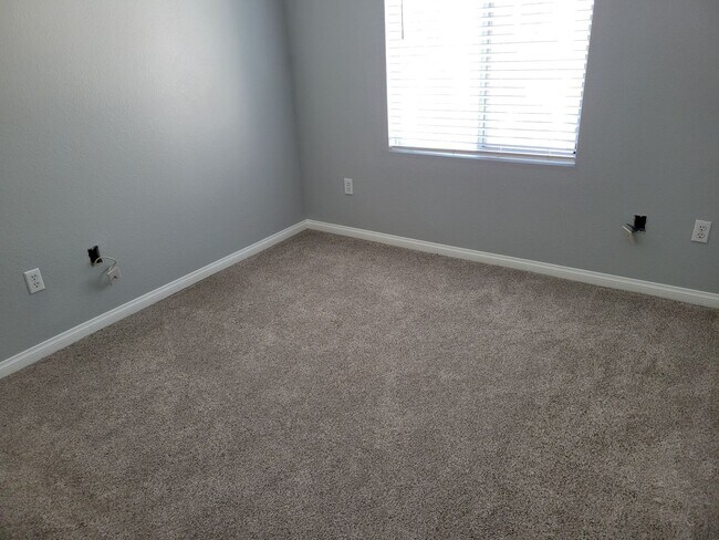 Building Photo - Beautiful SW home Annual Ridge