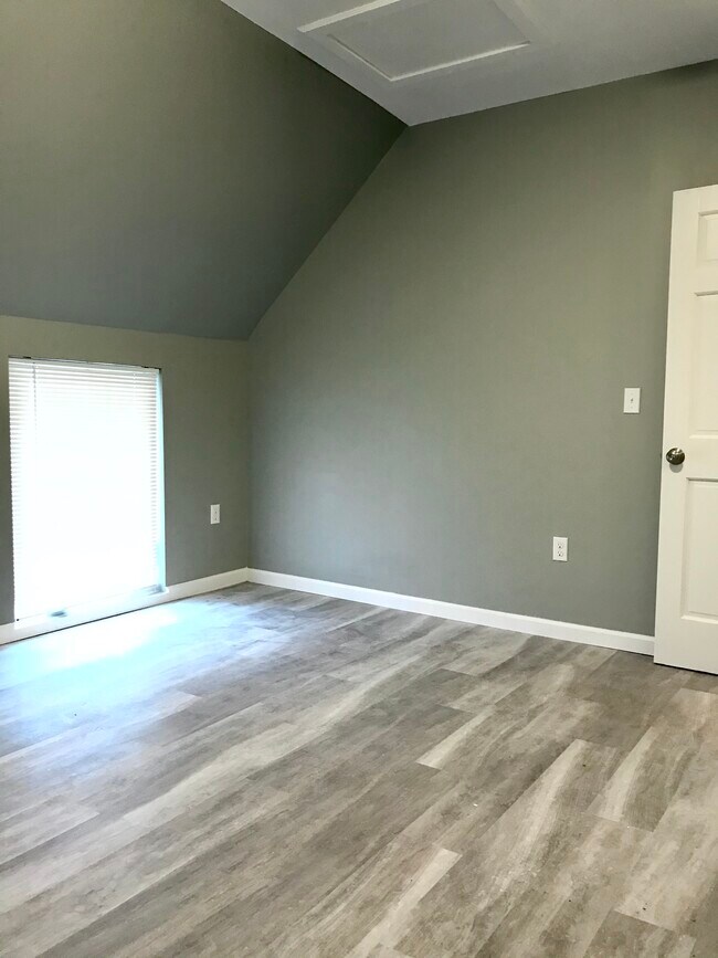 Building Photo - 1246 West Ave