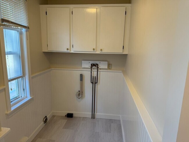 Building Photo - 2 Fremont St