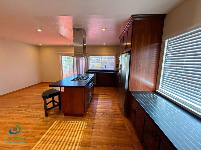 Building Photo - $5195 - 4 Bed/2 Bath Remodeled Home in Santa Clara