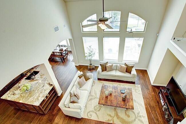 Building Photo - 10 Cayuga Pond Ct