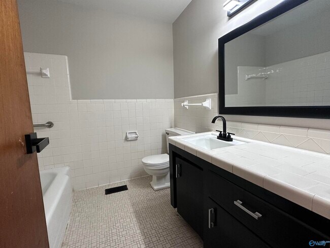 Building Photo - 4627 Daugette Dr NW