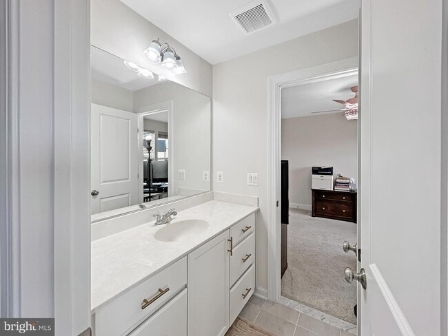 Building Photo - 221 Red Oak Ridge Pl