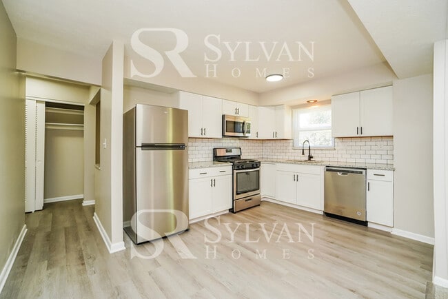 Building Photo - Prepare to fall in love with this 3 bedroo...