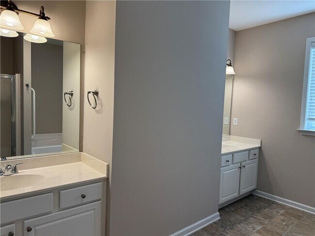 Building Photo - 484 Grayson Way