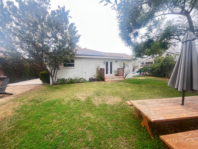 Building Photo - Beautiful Ranch Style 3 Bed 2 Bath Orange ...