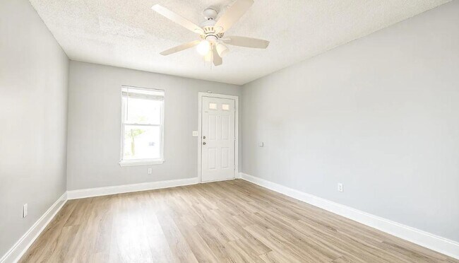 Building Photo - 609 Nixon St