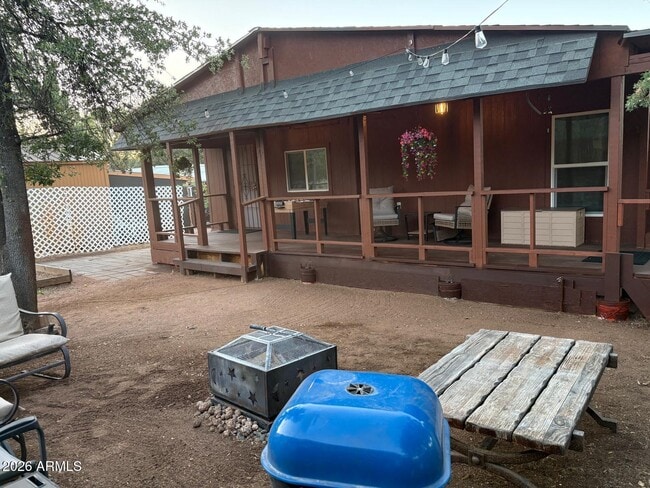 Building Photo - 1007 W Saddle Ln