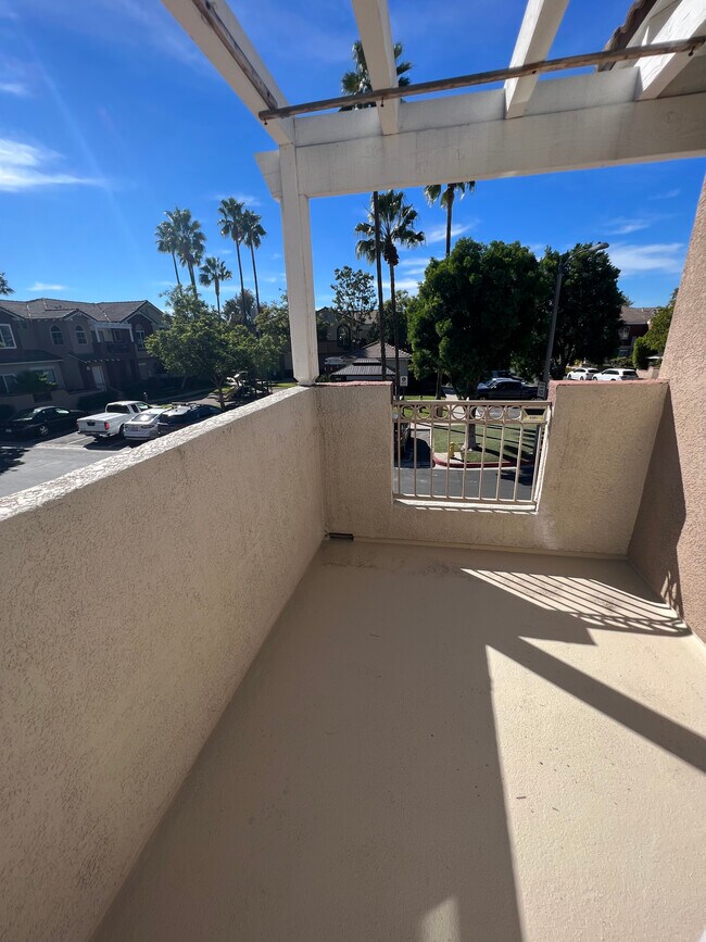 Secondary master balcony - 28 Santa Barbara Ct