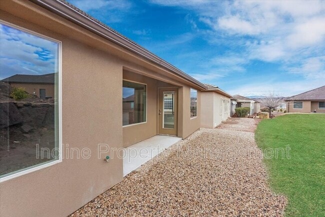 Building Photo - 2261 S Tonaquint Dr