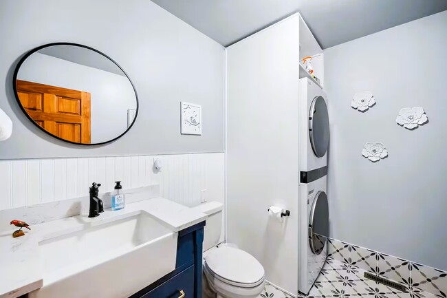 Building Photo - 738 Skyline Dr