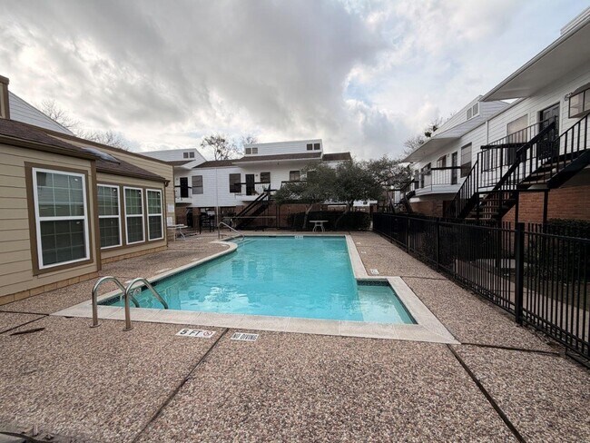 Building Photo - 7901 Cambridge St