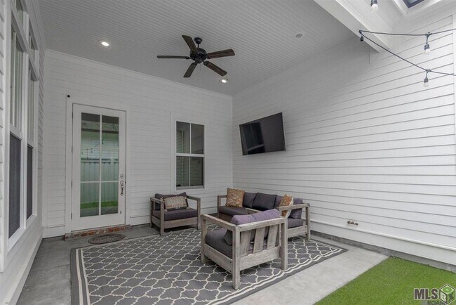 Building Photo - 5139 Cheneau Ln