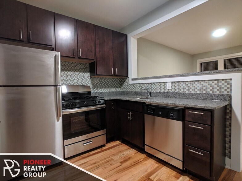 Building Photo - 4409 N Wolcott Ave