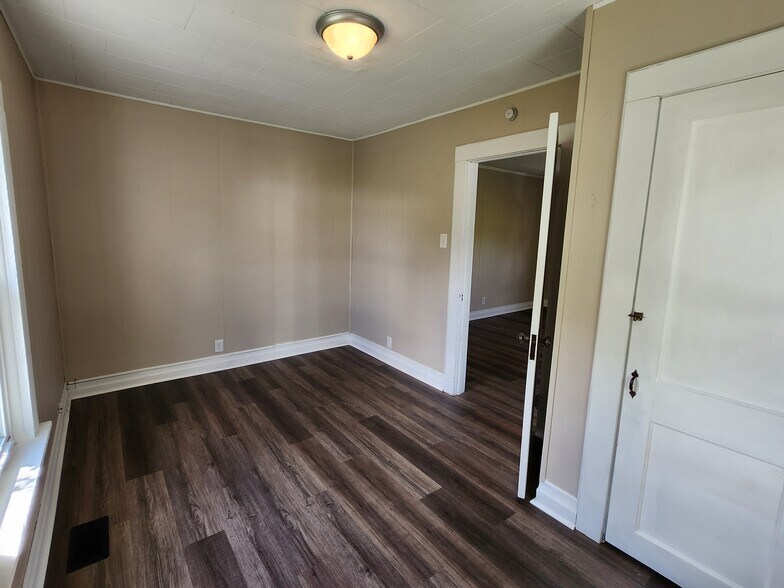 Building Photo - 2511 Watauga Rd