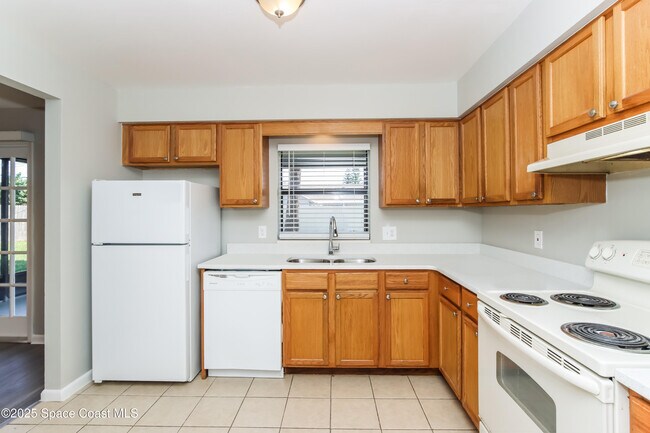 Building Photo - 739 Isle Royale Ave