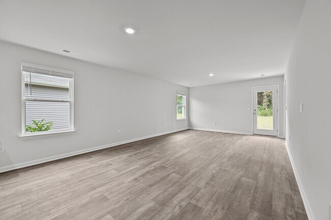 Building Photo - 2098 Course Ln