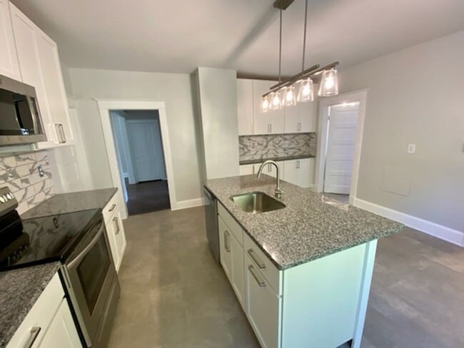 Building Photo - 3 Elliott Rd