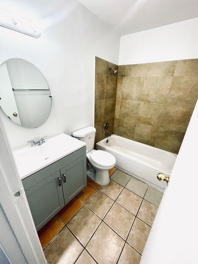 Building Photo - 3351 Brussels St