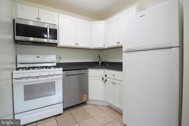 Building Photo - 1511 S George Mason Dr
