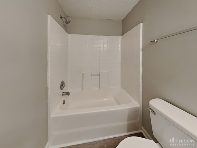 Building Photo - 4844 Silverdene St