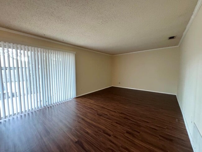 Building Photo - 5905 Burrough Dr