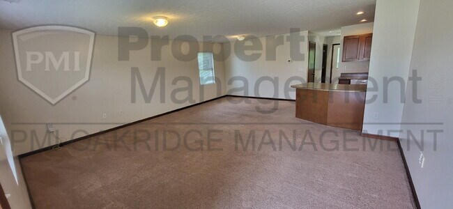 Building Photo - Single Level 2 Bed Half-Duplex with Attached Garage
